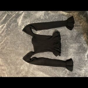 New Black off the shoulders long sleeve crop top